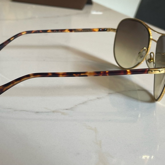 Louis Vuitton Monogram Aviator Sunglasses. - Picture 6 of 6